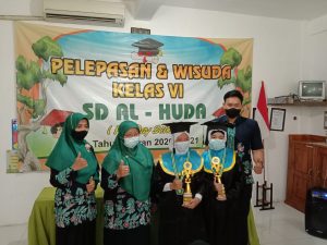 Prosesi Wisuda dan Wisudawan Terbaik